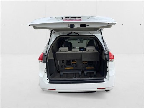 Used 2013 Toyota Sienna LE image 7