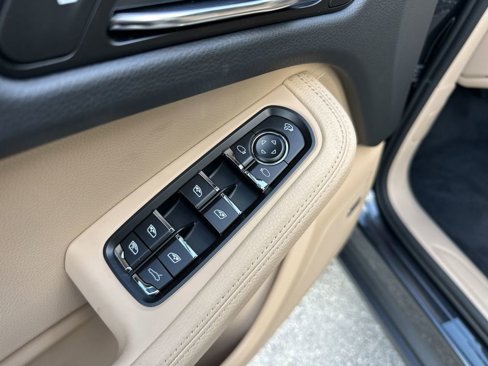 New 2025 Porsche Macan image 17