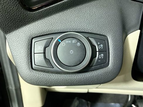 Used 2017 Ford Escape Titanium image 16