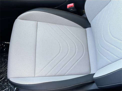 New 2025 Volkswagen Tiguan SE image 18