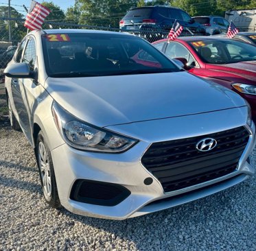 Used 2021 Hyundai Accent SE image 2