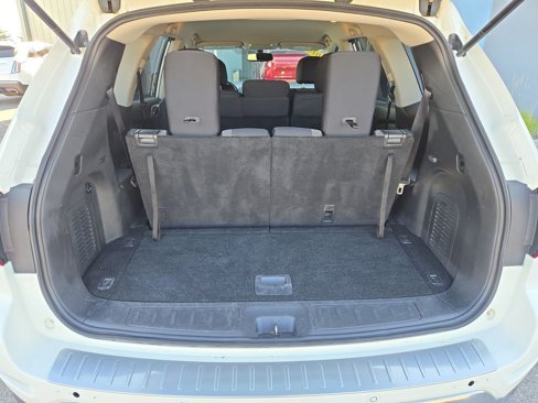 Used 2018 Nissan Pathfinder SV image 29