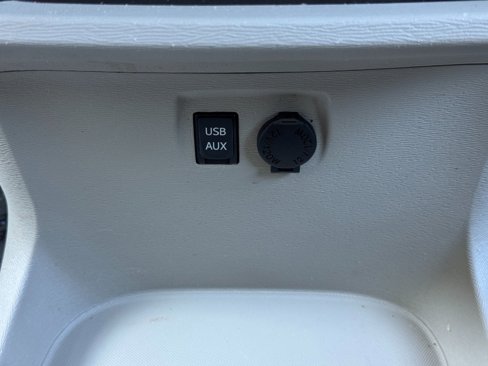Used 2011 Toyota Sienna XLE image 31
