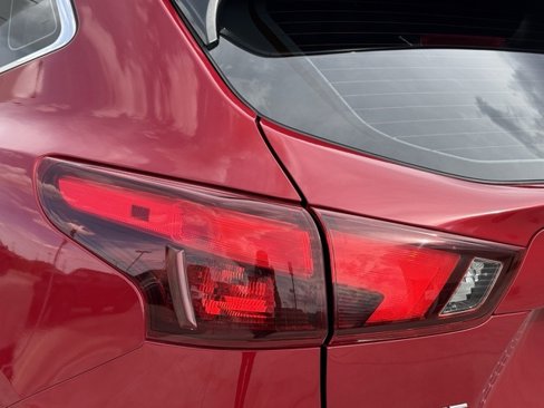 Used 2018 Nissan Rogue Sport SV image 14