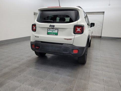 Used 2015 Jeep Renegade Trailhawk image 7