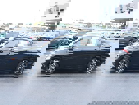 New 2025 Hyundai Elantra Limited image 7