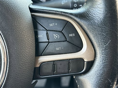 Used 2015 Jeep Renegade Limited image 16