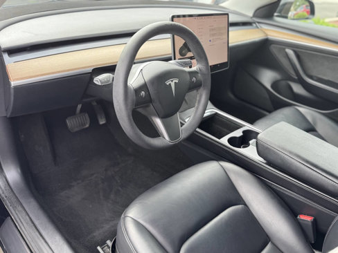 Used 2022 Tesla Model 3 Standard Range image 10