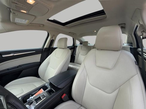 Used 2017 Ford Fusion Titanium image 36