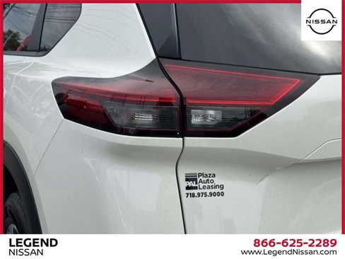 Used 2023 Nissan Rogue SV image 11