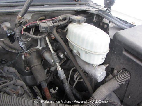 Used 2005 Chevrolet Suburban 2500 w/ Skid Plate Package, Off-Road image 22