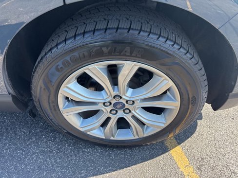 Used 2019 Ford Edge Titanium w/ Cold Weather Package image 27
