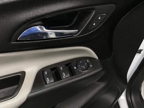 Used 2020 Chevrolet Equinox LS image 28