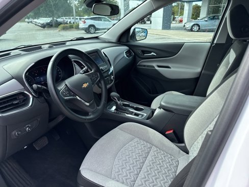 Used 2023 Chevrolet Equinox LT w/ Driver Convenience Package image 6