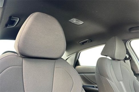 Certified 2025 Hyundai Elantra Sport image 17