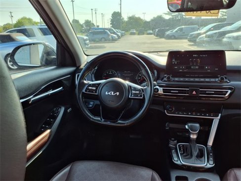 Certified 2022 Kia Seltos SX w/ Sunroof Package image 19