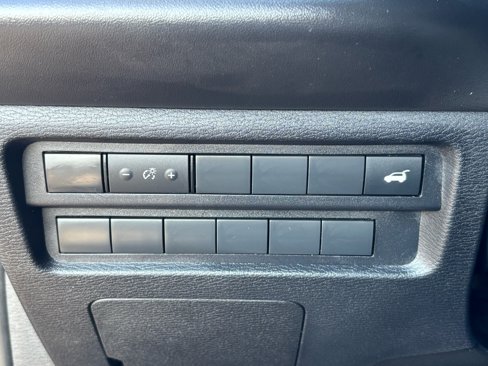 Used 2023 Mitsubishi Outlander SE image 28