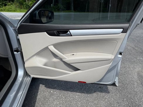 Used 2013 Volkswagen Passat TDI SE image 43