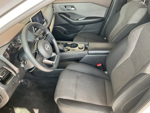Used 2022 Nissan Rogue SV image 10