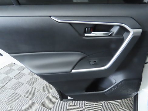 Used 2021 Toyota RAV4 XLE w/ Convenience Package image 26