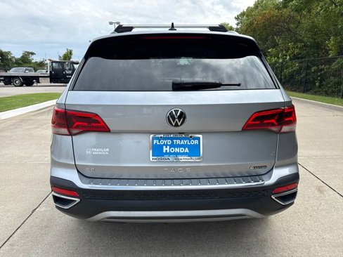 Used 2022 Volkswagen Taos SE image 4