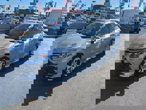 Used 2021 Toyota Camry LE image 2