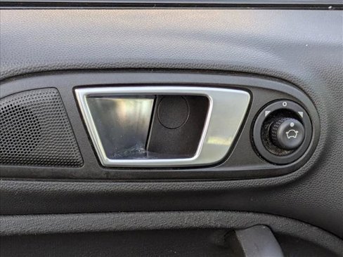 Used 2016 Ford Fiesta SE image 12