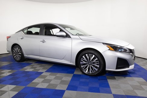 Used 2023 Nissan Altima 2.5 SV image 3