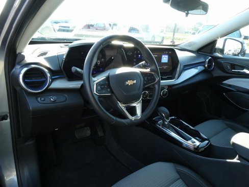 Certified 2024 Chevrolet Trax LT w/ LT Convenience Package image 19
