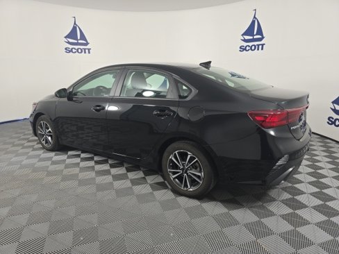 Used 2023 Kia Forte LXS image 4