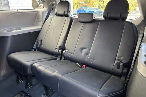 Used 2019 Toyota Sienna SE image 35