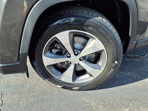 Used 2019 Jeep Cherokee Limited image 35