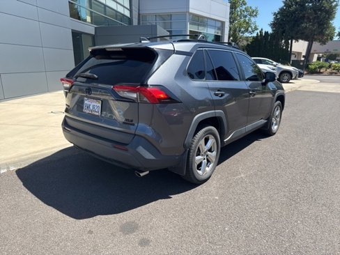 Used 2021 Toyota RAV4 XLE Premium image 6
