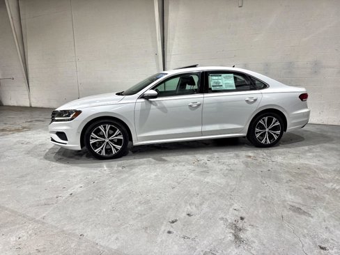 Used 2020 Volkswagen Passat 2.0T SEL image 18