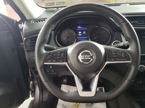 Used 2020 Nissan Rogue SV image 16