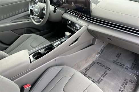 Used 2024 Hyundai Elantra SEL w/ Convenience Package image 16