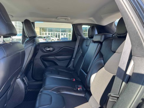 Used 2020 Jeep Cherokee Trailhawk w/ Comfort/Convenience Group image 28