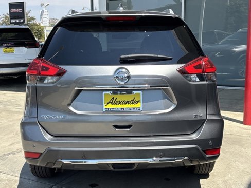 Used 2020 Nissan Rogue SV w/ Premium Package image 4