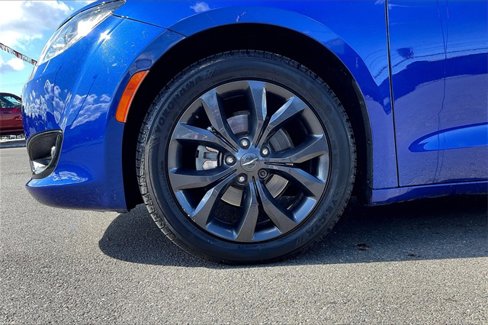 Used 2019 Chrysler Pacifica Limited image 9