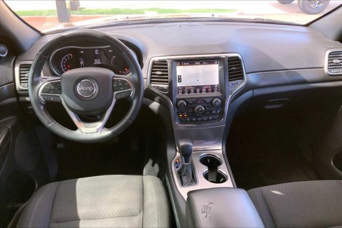 Used 2018 Jeep Grand Cherokee Laredo image 14