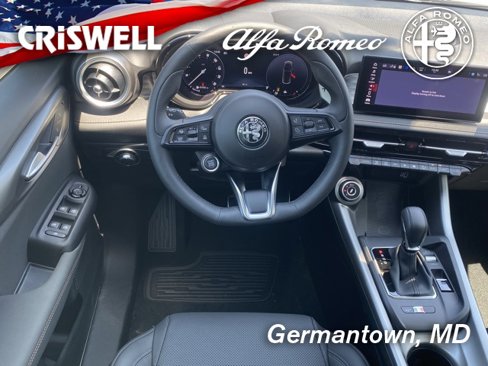 New 2025 Alfa Romeo Tonale w/ Premium Package image 47