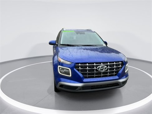 Used 2024 Hyundai Venue Limited image 3