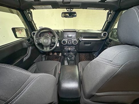 Used 2017 Jeep Wrangler Unlimited Rubicon w/ Connectivity Group image 28