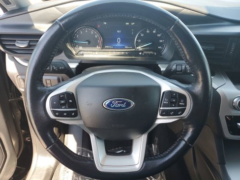 Used 2022 Ford Explorer XLT image 16