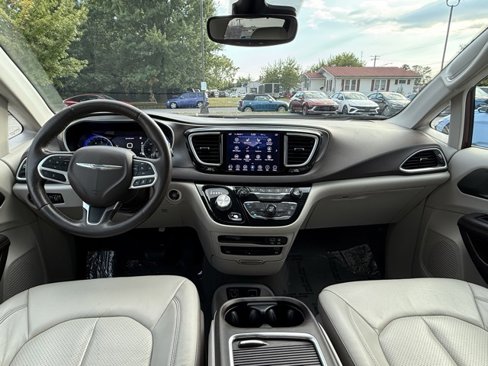 Used 2018 Chrysler Pacifica Touring-L Plus image 23
