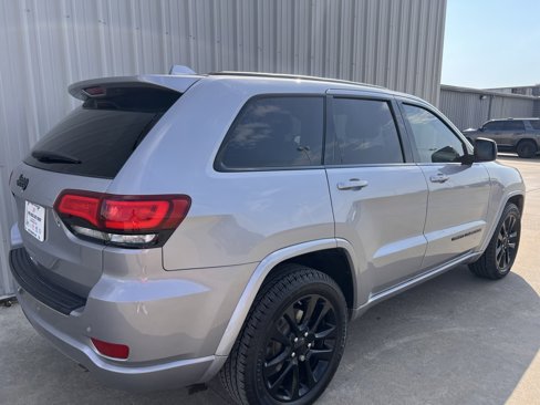 Used 2020 Jeep Grand Cherokee Altitude image 11