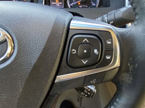 Used 2015 Toyota Camry image 19
