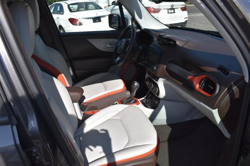 Used 2016 Jeep Renegade Limited image 24