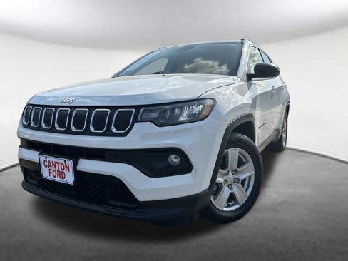 Used 2022 Jeep Compass Latitude image 1