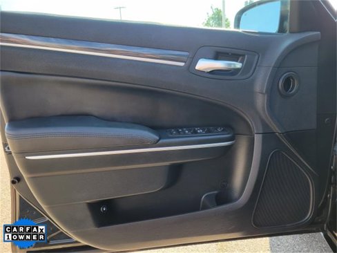 Used 2018 Chrysler 300 Touring w/ Sport Appearance Package image 13